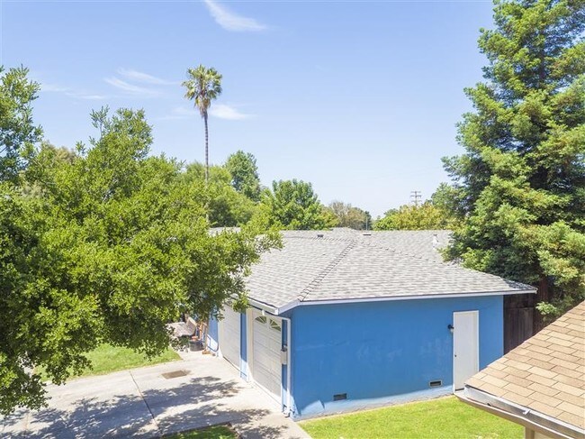 Photo - 171-173 Roundtable Dr