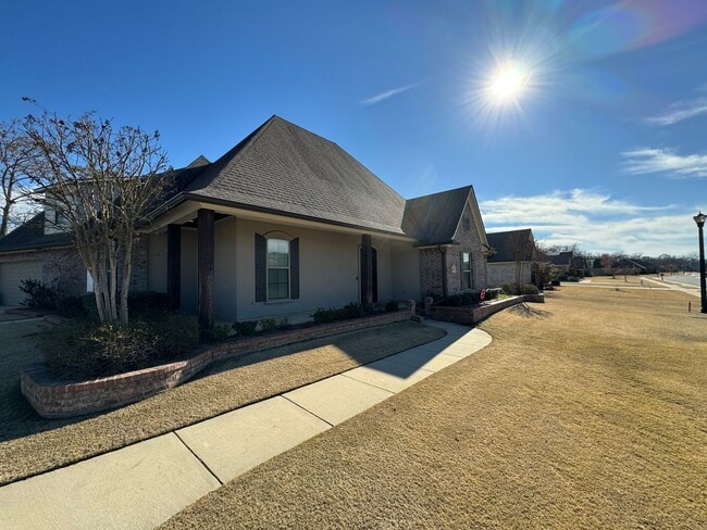 Building Photo - Gated Community close to Barksdale Air Force Base...