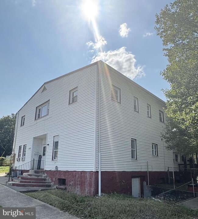 Building Photo - 906 Argus St Rental