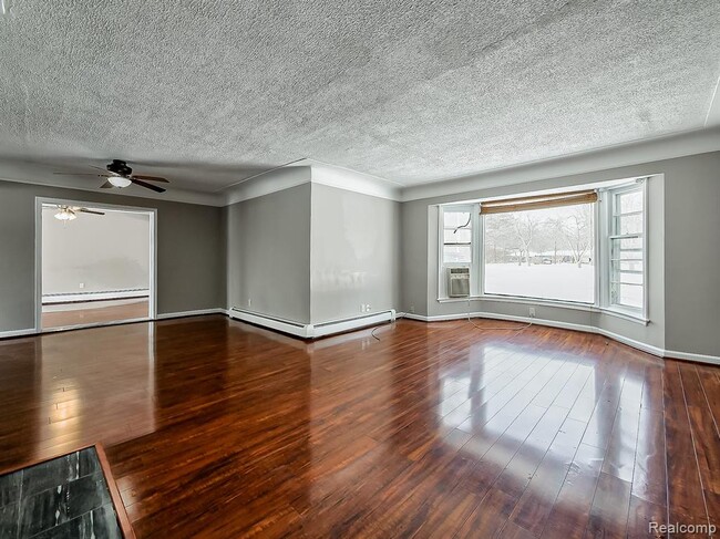 Photo - 25330 Brookview St