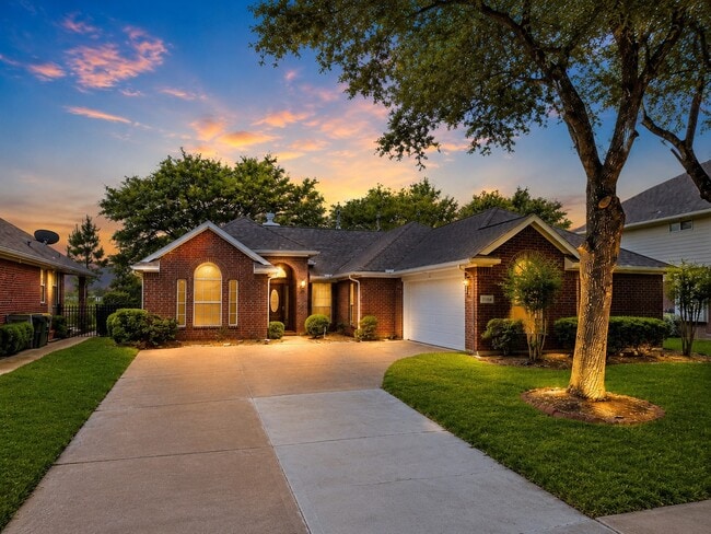 4018 N Crystal Lake Cir