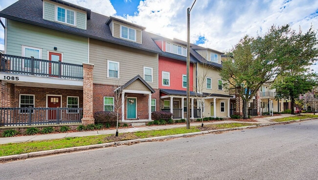 lyons full street view - Lyons Corner