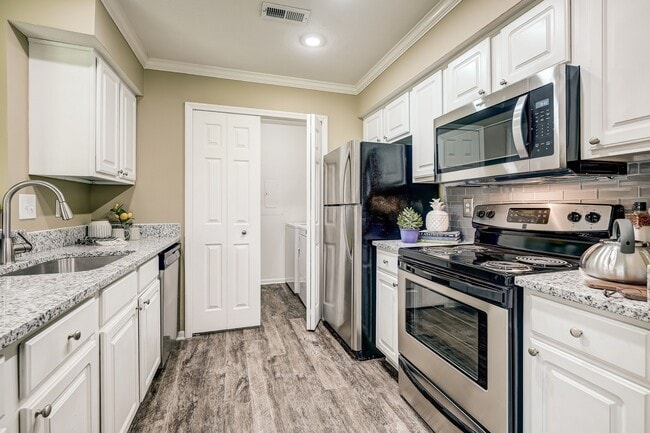 Photo - The Woods at Polaris Parkway Apartment Homes