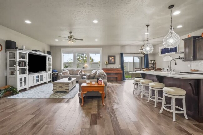 Photo - 18713 Easter Peak Ave Unit ID1460919P