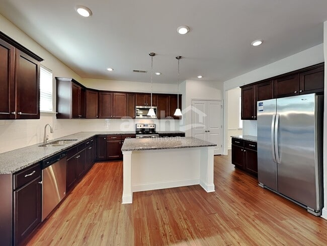 Photo - 3021 Greenmont Cir