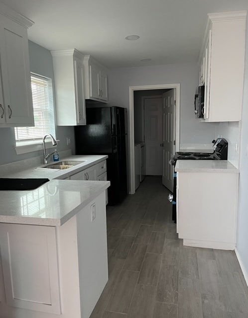 Kitchen - 521 W Van Week St Unit 1