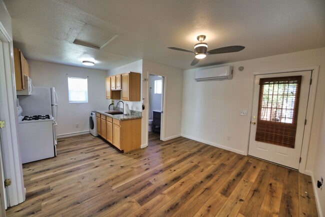 Photo - 3131 63rd St