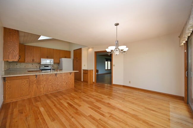 Photo - 202 Lac La Belle Dr
