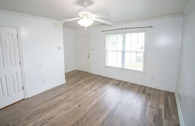 Photo - 102 Springwood Dr