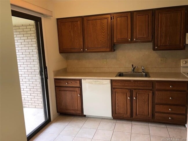 Photo - 6 Bouton St E