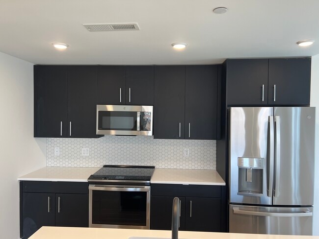 Building Photo - 1501 N 31st St Unit 412 Rental