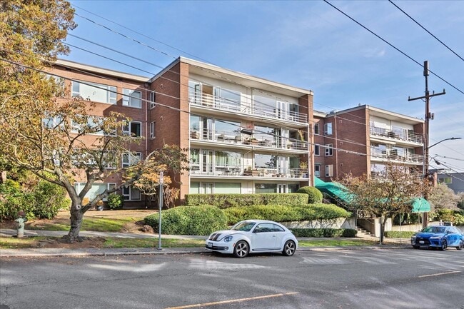 Building Photo - Walk to all that Downtown Queen Anne Offers! Unit 301
