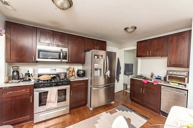 Photo - 2335 W Moffat St Unit 2335 W Moffat
