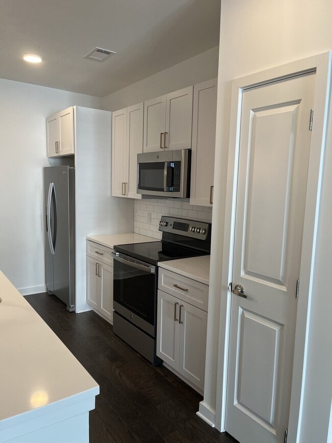 Photo - BEAUTIFUL CONDO IN THE HEART OF THE NATIONS IN NASHVILLE, TENNESSEE Unidad #228