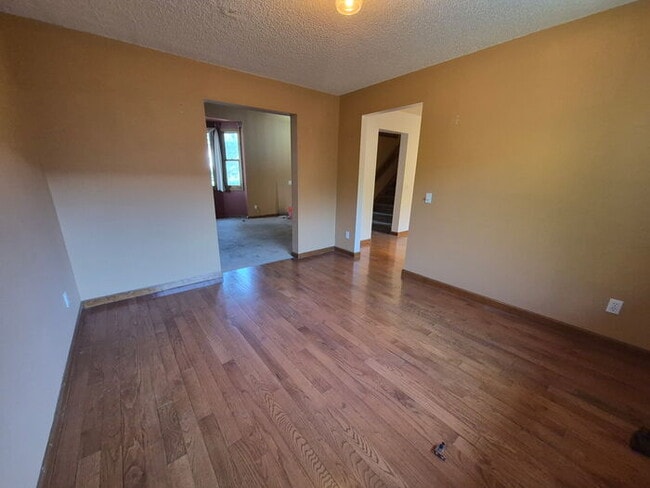 Photo - 4272 Kingsbury Dr