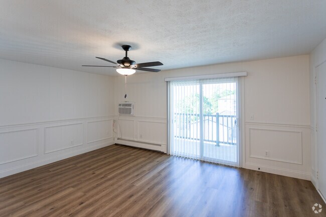 2BR, 1BA - 1,000SF
