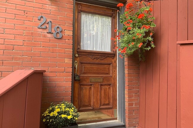 Photo - 218 De Grassi St