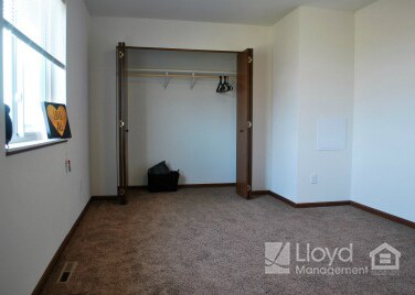 Photo - 651 Maple Ln