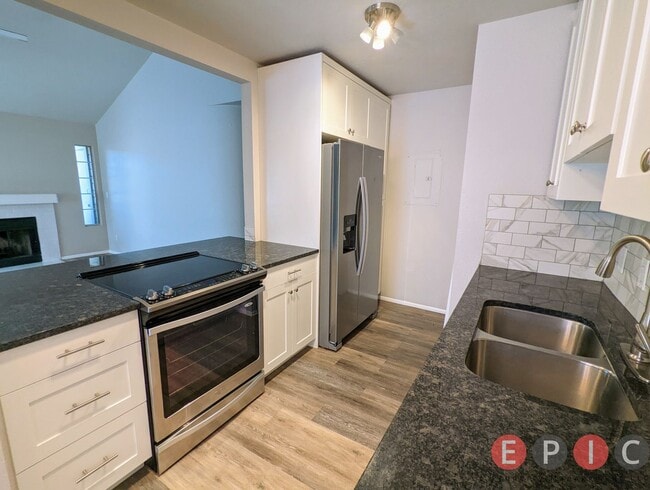 Building Photo - Beautiful Condo in Great Location! Unit 2