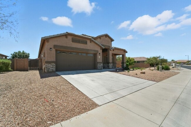 Building Photo - Welcome to this stunning 3-bedroom, 2-bath... Rental