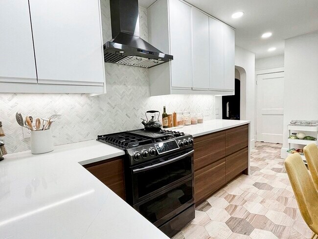 Building Photo - 88 Naples Rd Unit 6