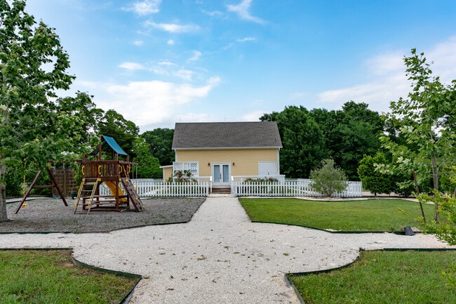 Photo - 404 N Meyersville Rd