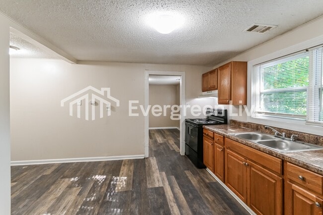 Photo - 375 George Rd