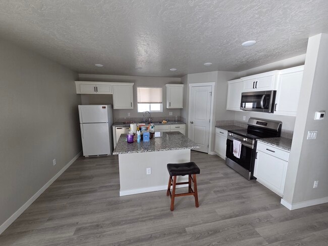 Photo - 17649 Desert Rdg Ave