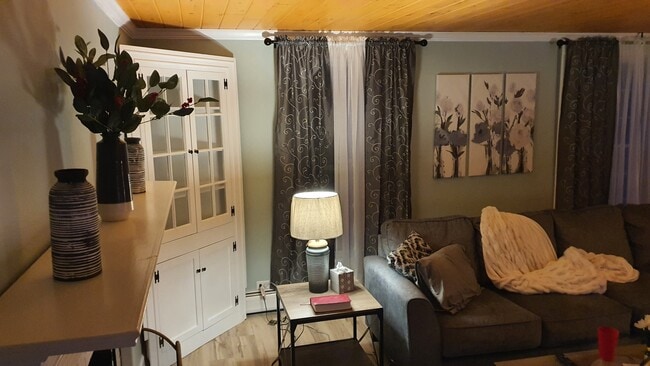 living room - 89 N Main St Unit 89