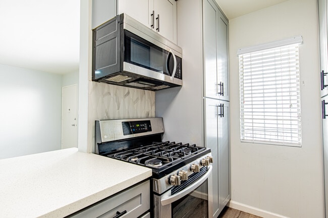 Photo - Euclid St Apartments