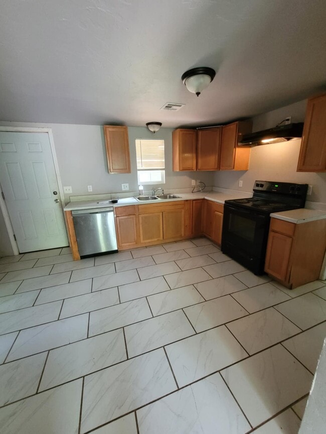 Photo - 313 W Maple Ave