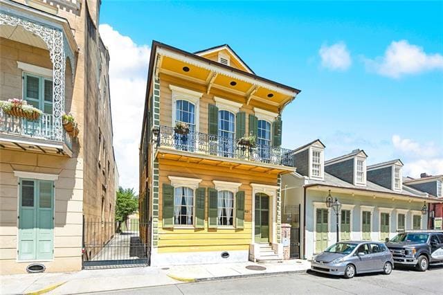 Building Photo - 821 Dauphine St