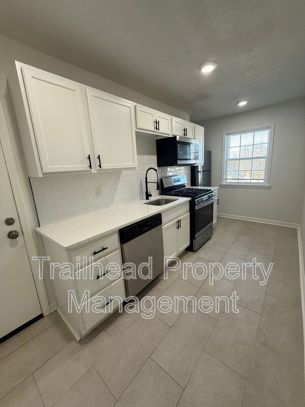 Photo - 304 E Gregory Blvd