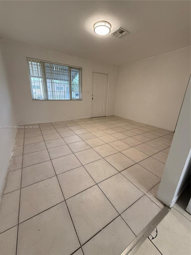 Photo - 300 SW 9th Ave Apartment Unit 1