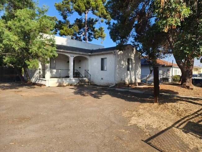 Building Photo - El Cajon: 1 Bedroom Cottage with HUGE Yard... Rental