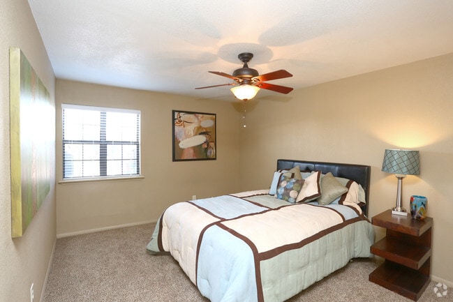 2BR, 1BA - 912SF - Second Bedroom
