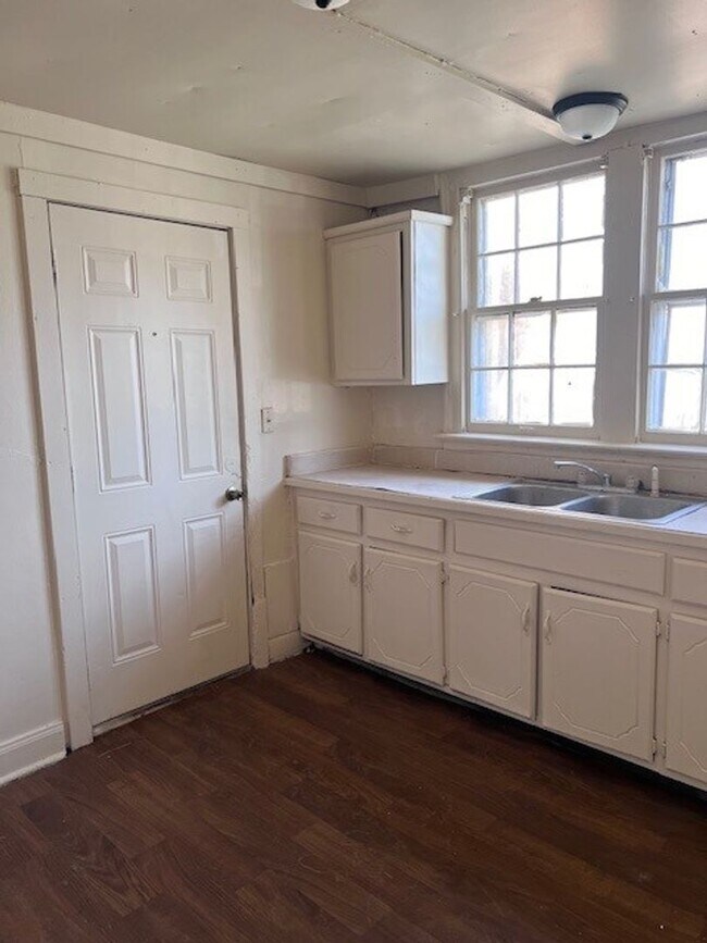 541 Greenwood Ave Unit B