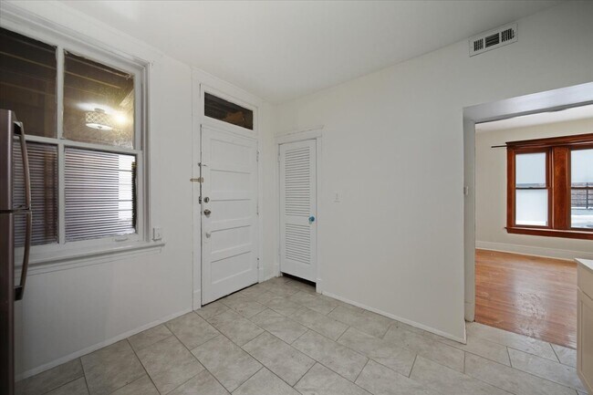 Photo - 4000 N Southport Ave Unit 2N