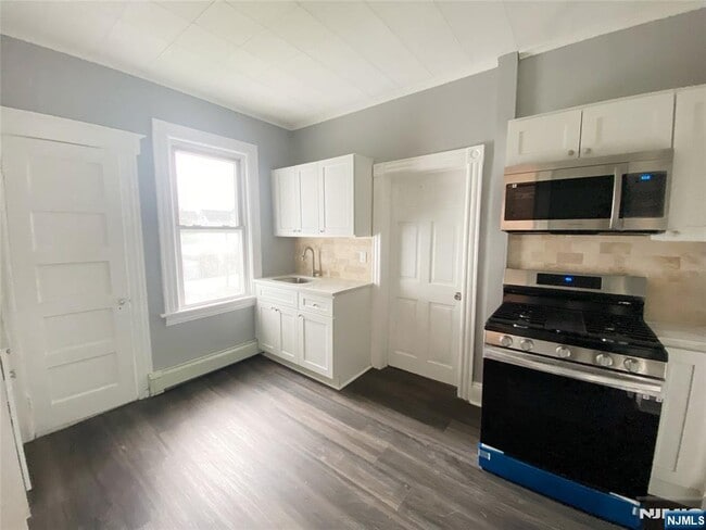 Building Photo - 289 Parker Ave Unit 2-2 Rental