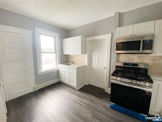 Building Photo - 289 Parker Ave Unit 2 Rental