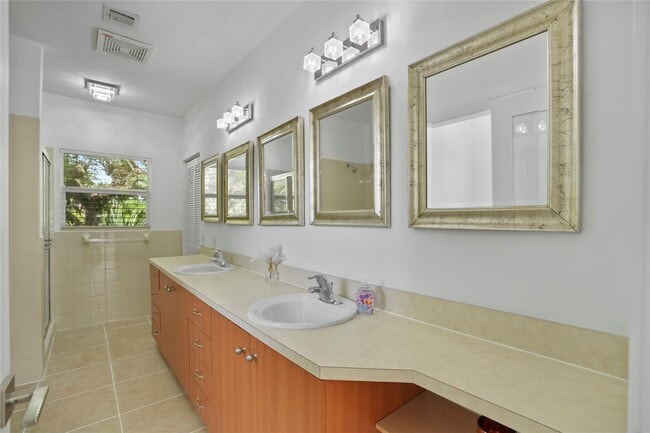 Photo - 833 SW 17th St