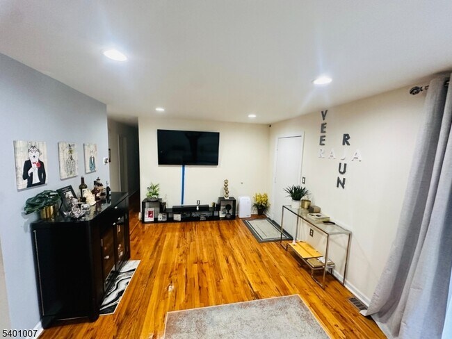 Photo - 2350 NJ-10 Unidad E31