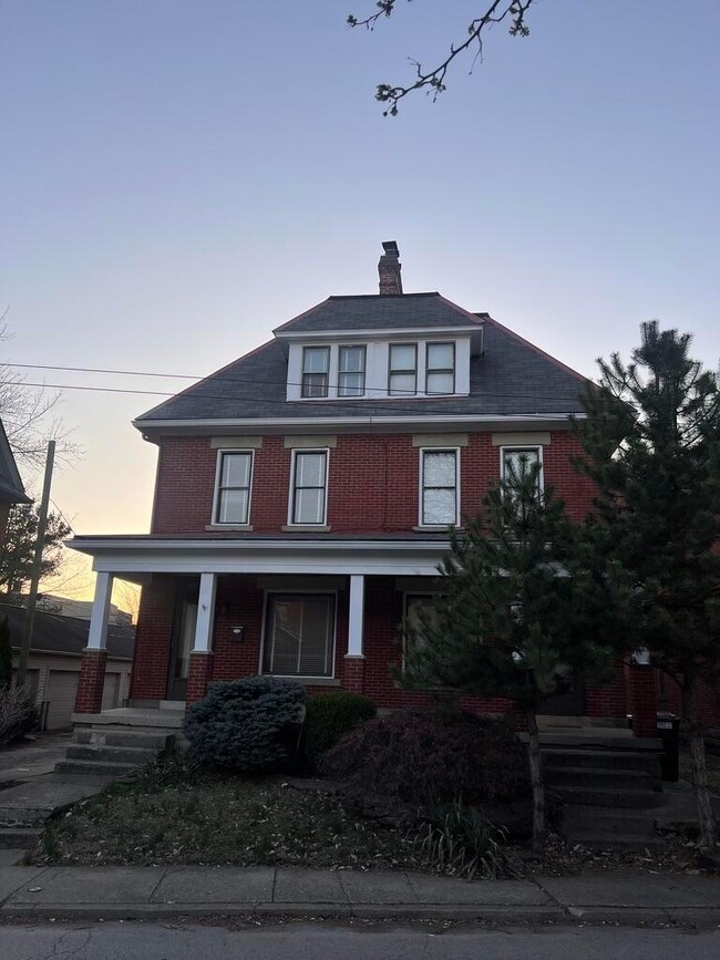 Building Photo - 925 Mt Pleasant Ave Rental