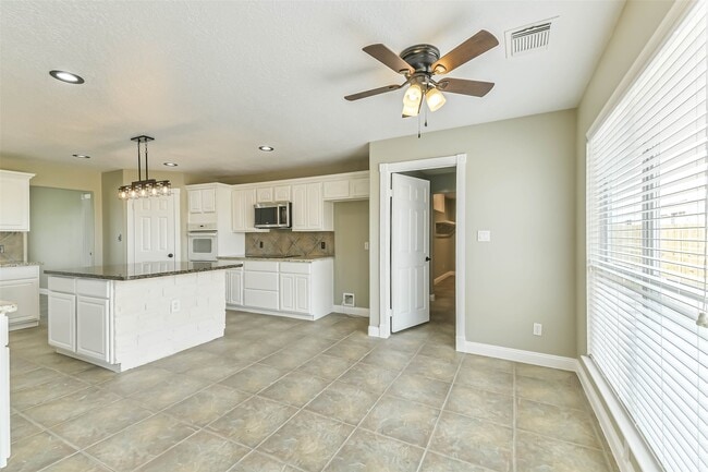 Photo - 15320 Mound Rd