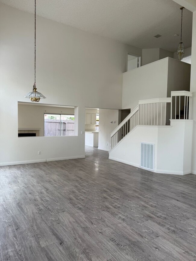 23797 Lone Pine Dr