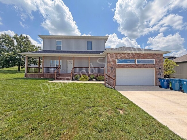Building Photo - Gorgeous Two-Story Home Available Early July - 4 Bed/2.5 Bath