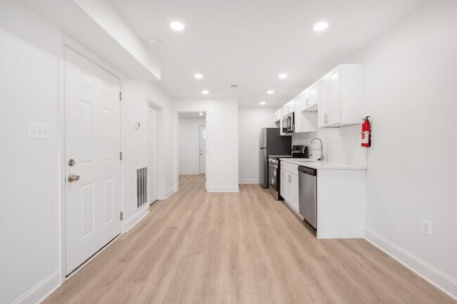 Photo - Newly Renovated 1 BR/1 BA Apartment in Ana... Unidad ( B)