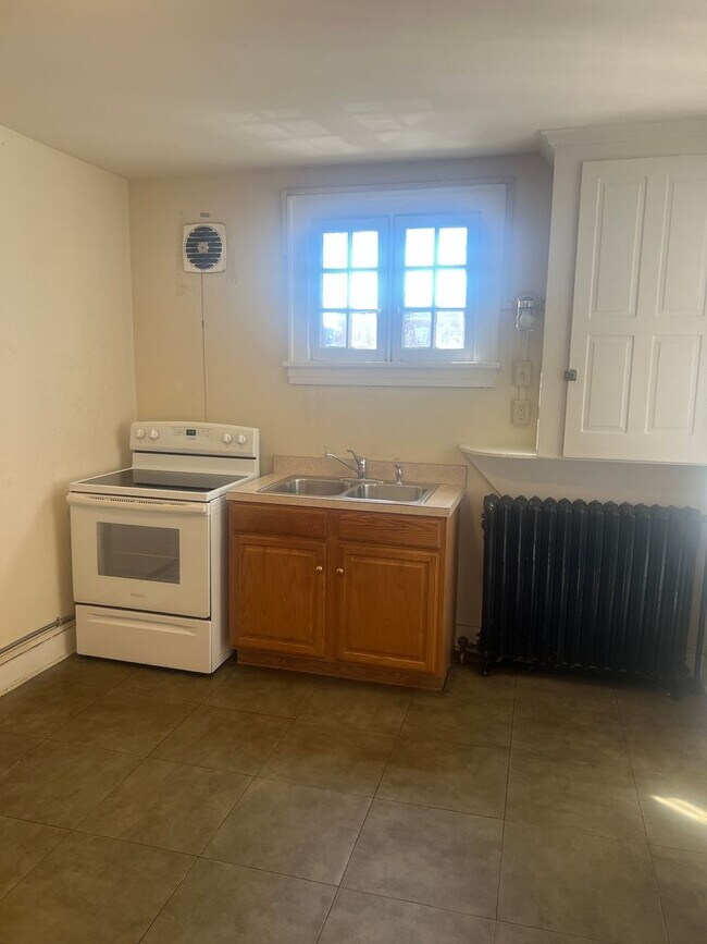 Photo - 230 N Duke St Unit 2nd Floor Rear