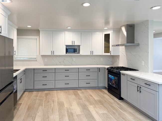 Photo - 2071 Seacliff Dr