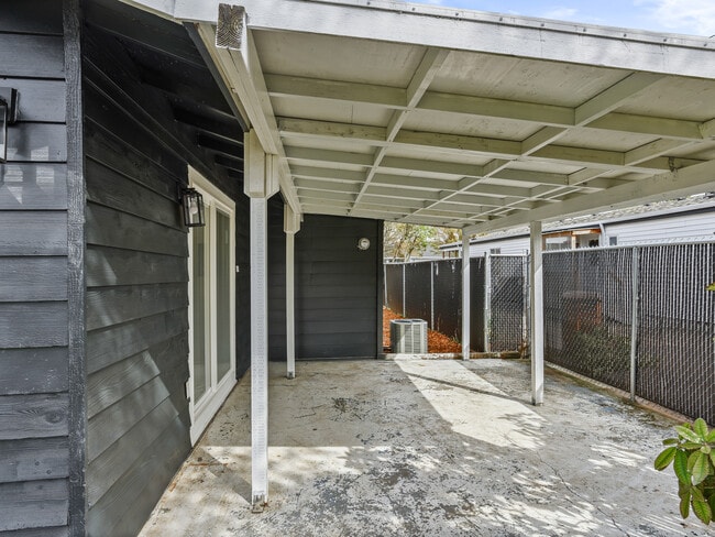 Photo - 2221 NE 9th Ave